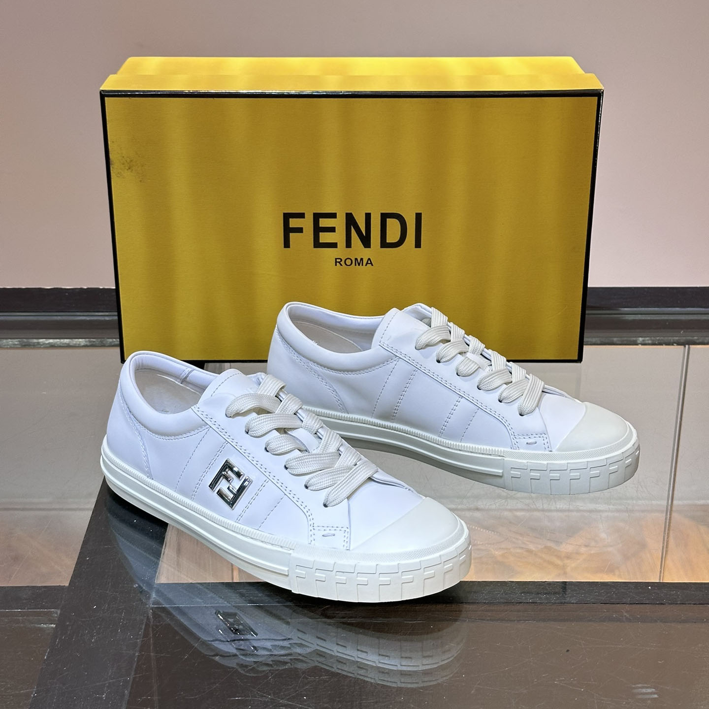 FD Domino Low-Top Casual Sneakers V1804