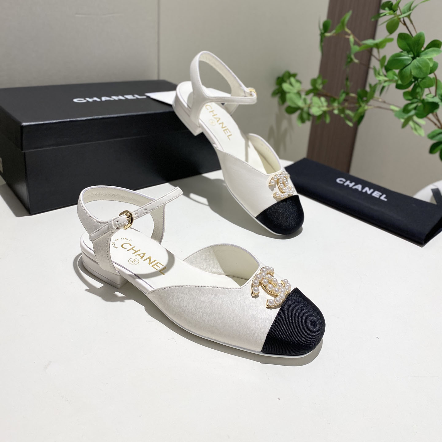 CH Double C Buckle Small Pearl Sandals V3114