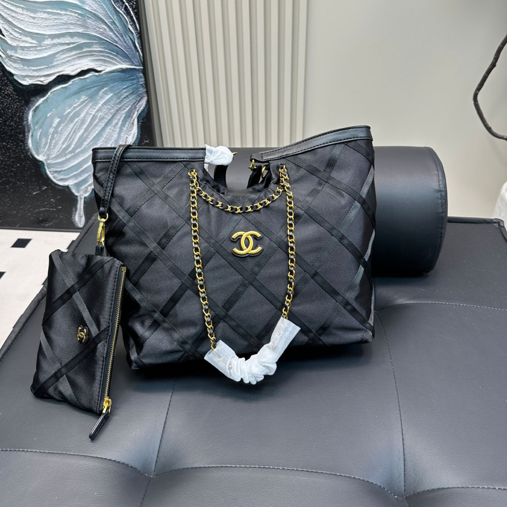 CH Nylon Chain Tote V392501