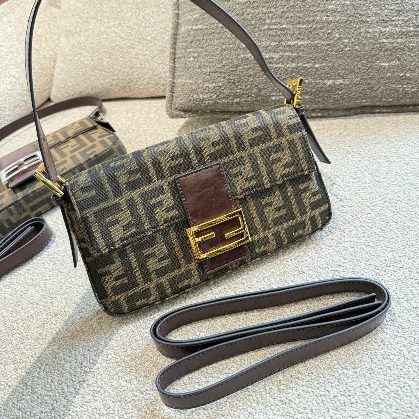 FD 24s Women's Shoulder Bags V380107