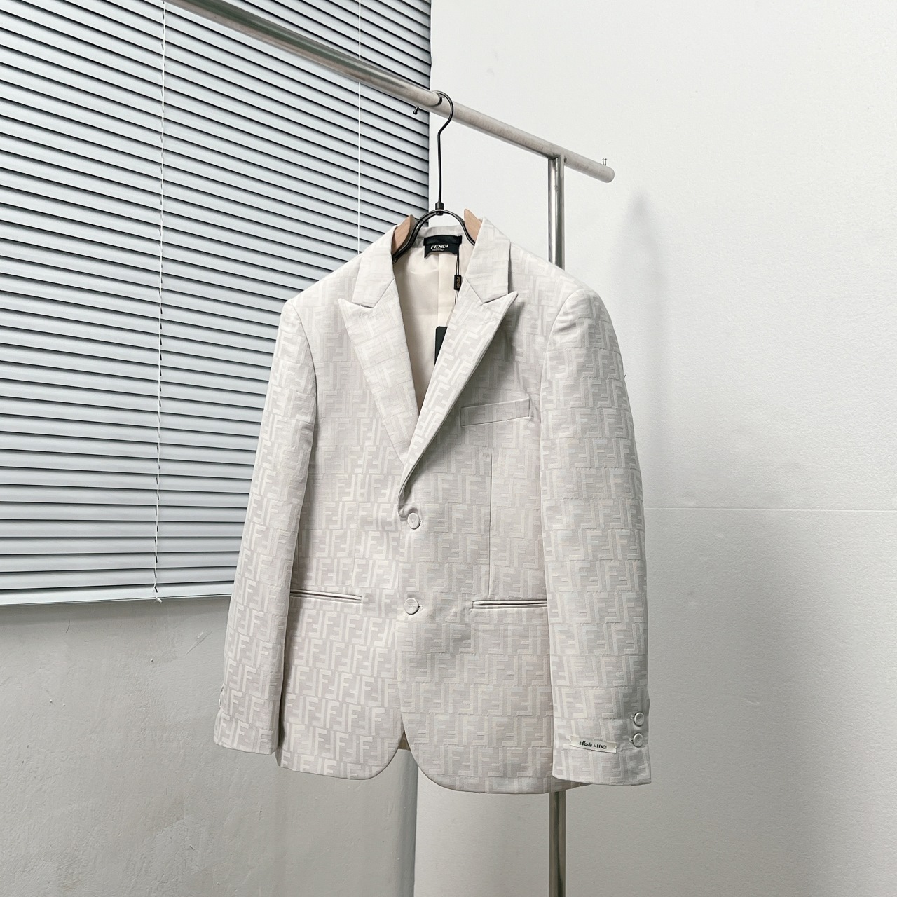 FD New FF Embossed Slim-Fit Casual Blazer V380146