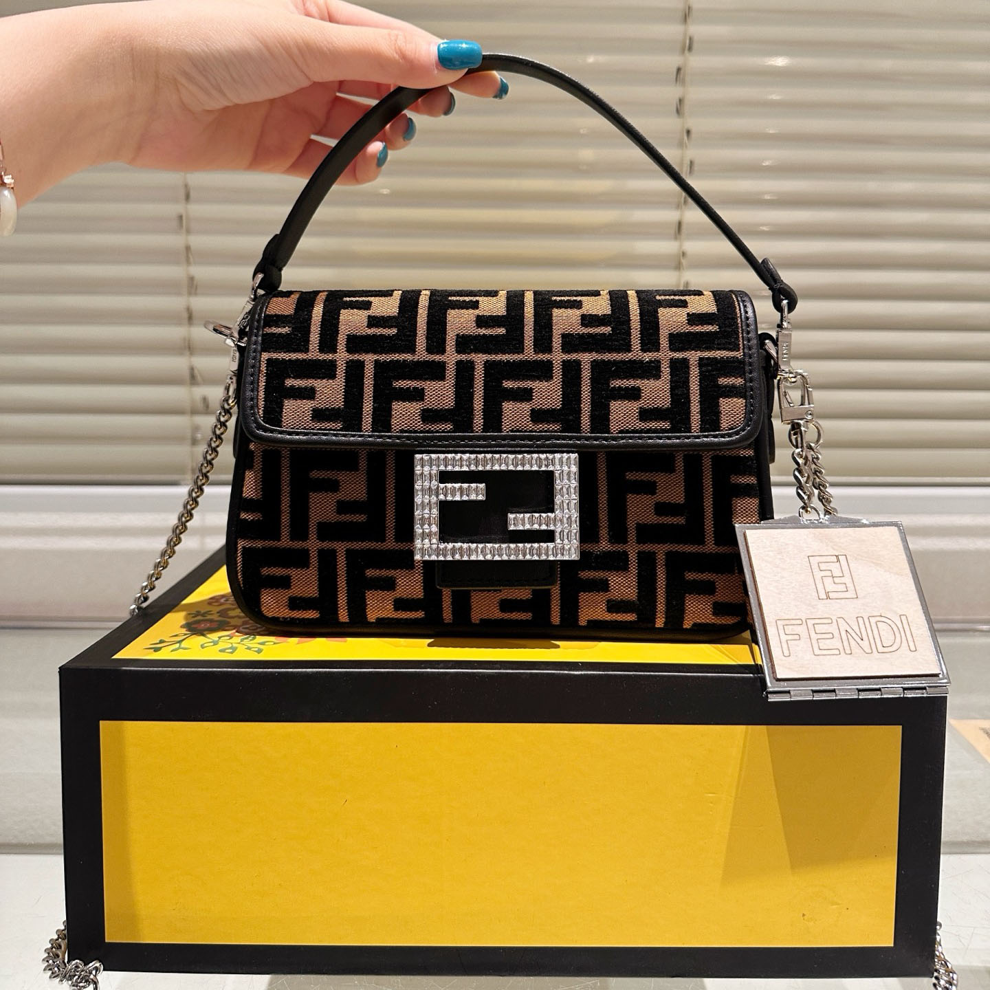 FD Classic Women's Handbags V380106