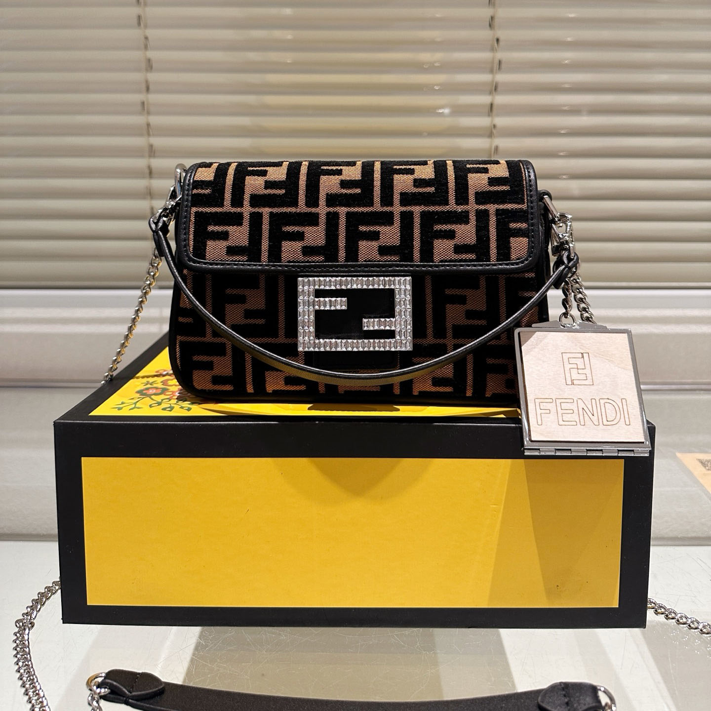 FD Classic Women's Handbags V380106