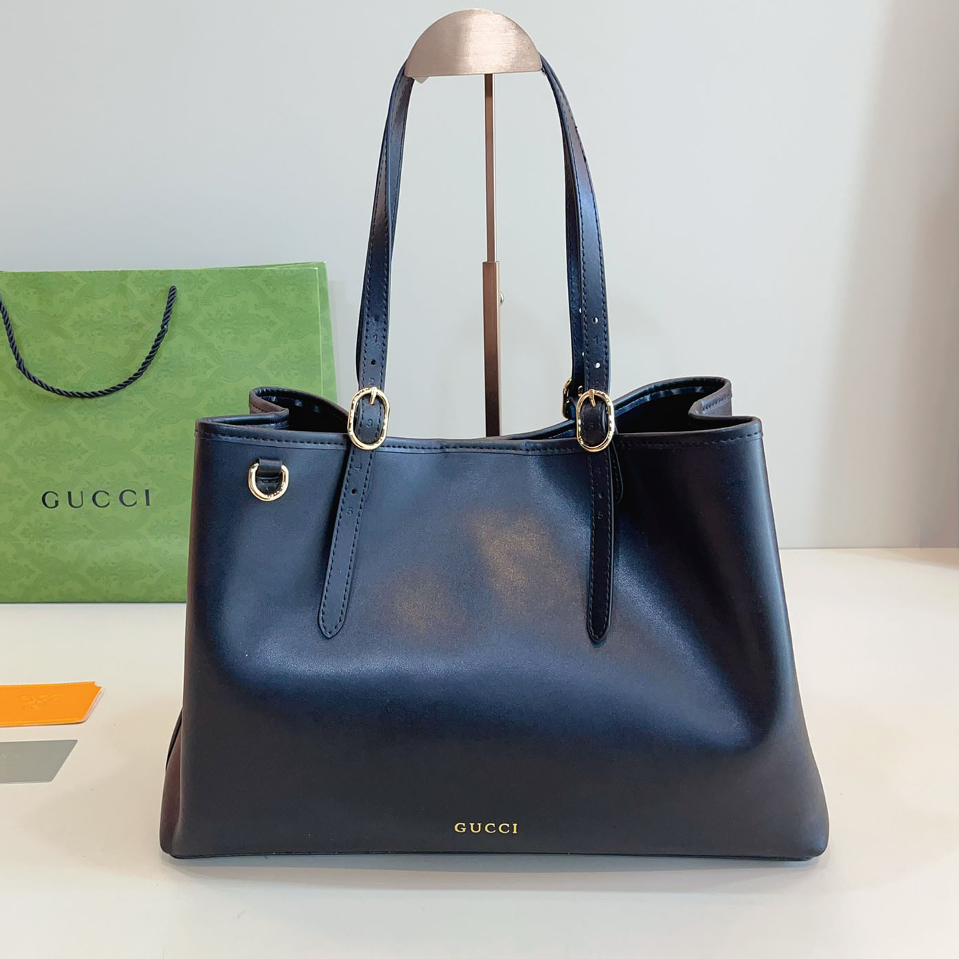 GG Emblem Tote Bag V400801