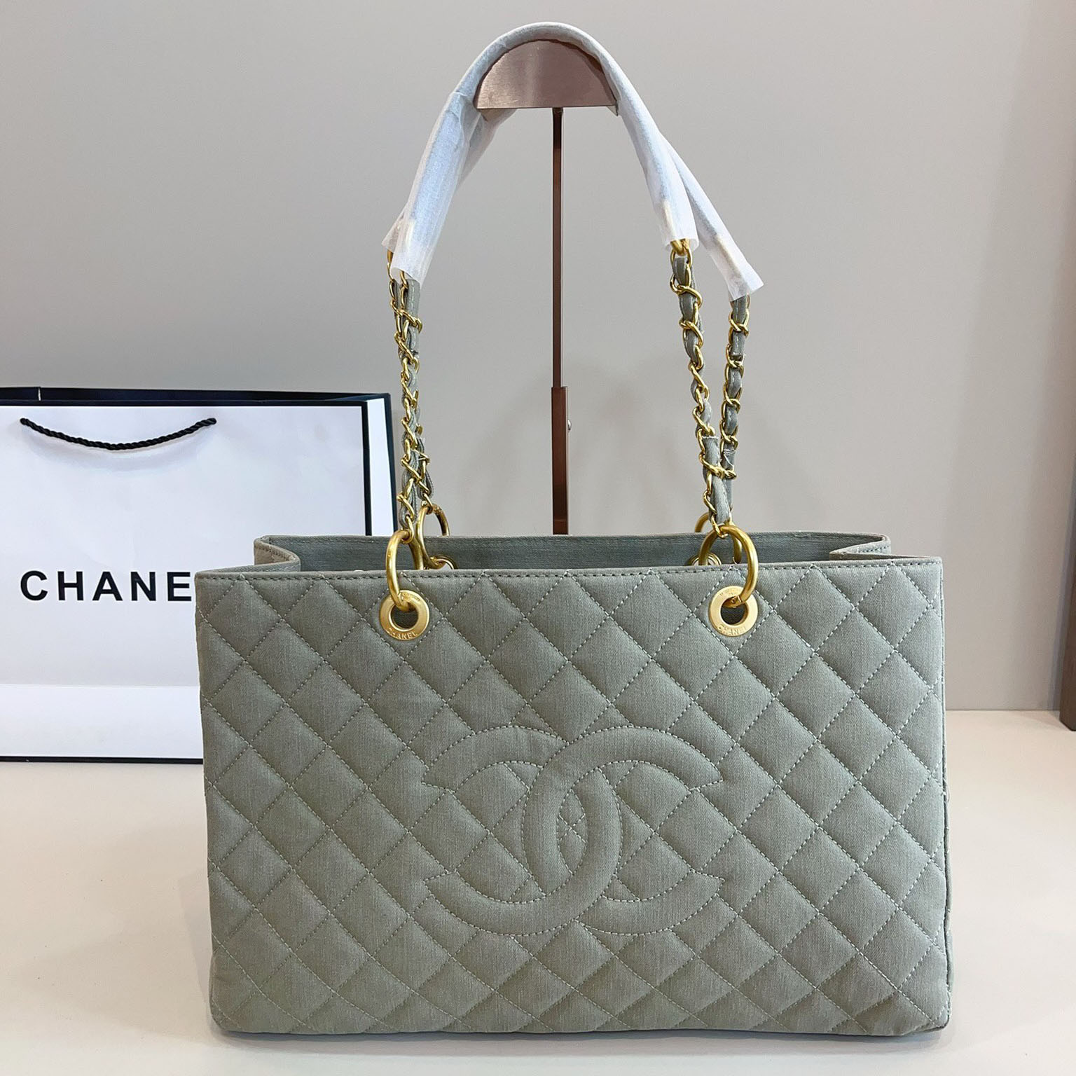 CH Classic Canvas Tote BV24052005