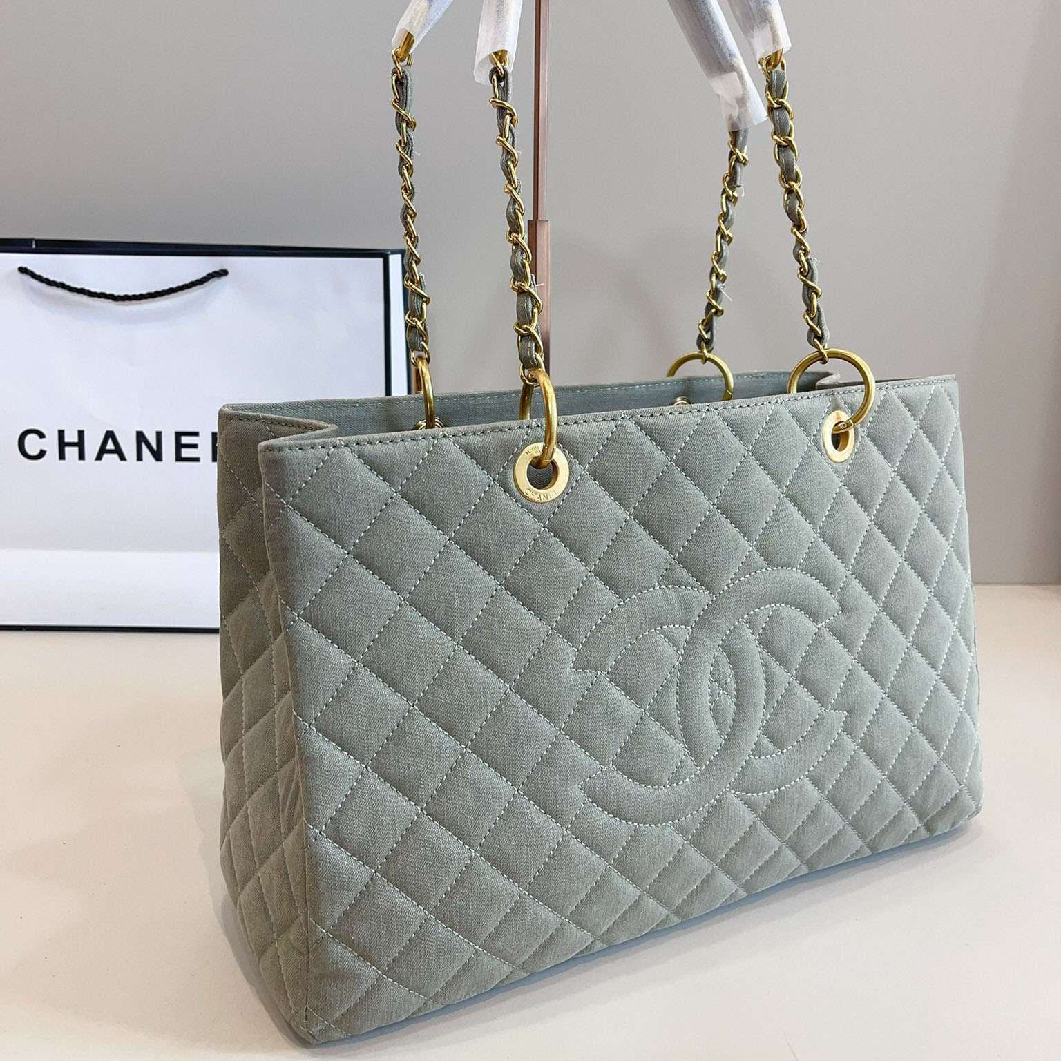 CH Classic Canvas Tote BV24052005