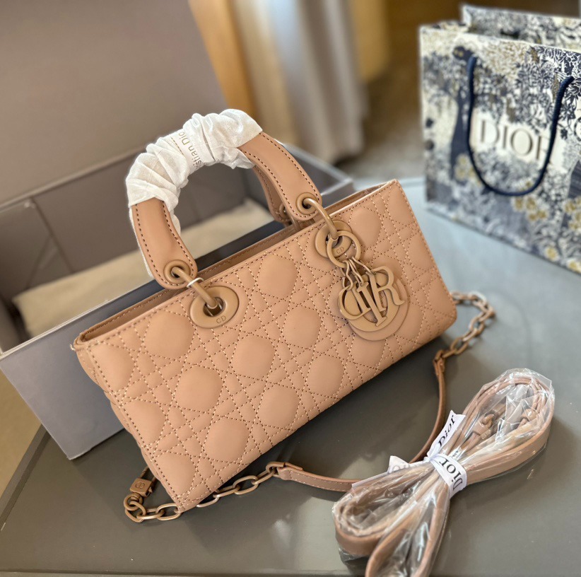 Dor Classic Horizontal Tote Z24081302