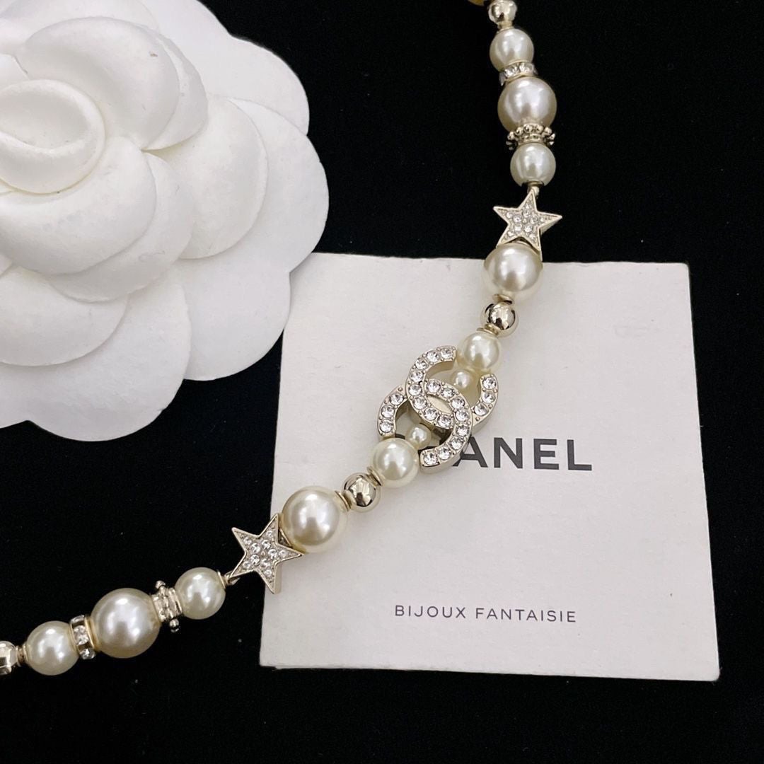 Light luxury letter C pearl necklace F24080701