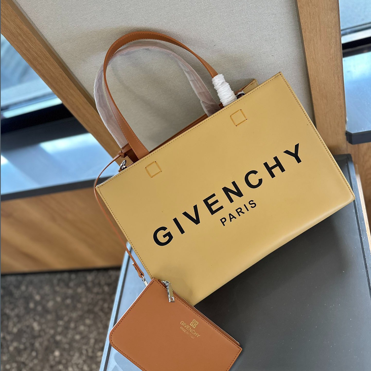 GV Simple Large Tote Z24081204