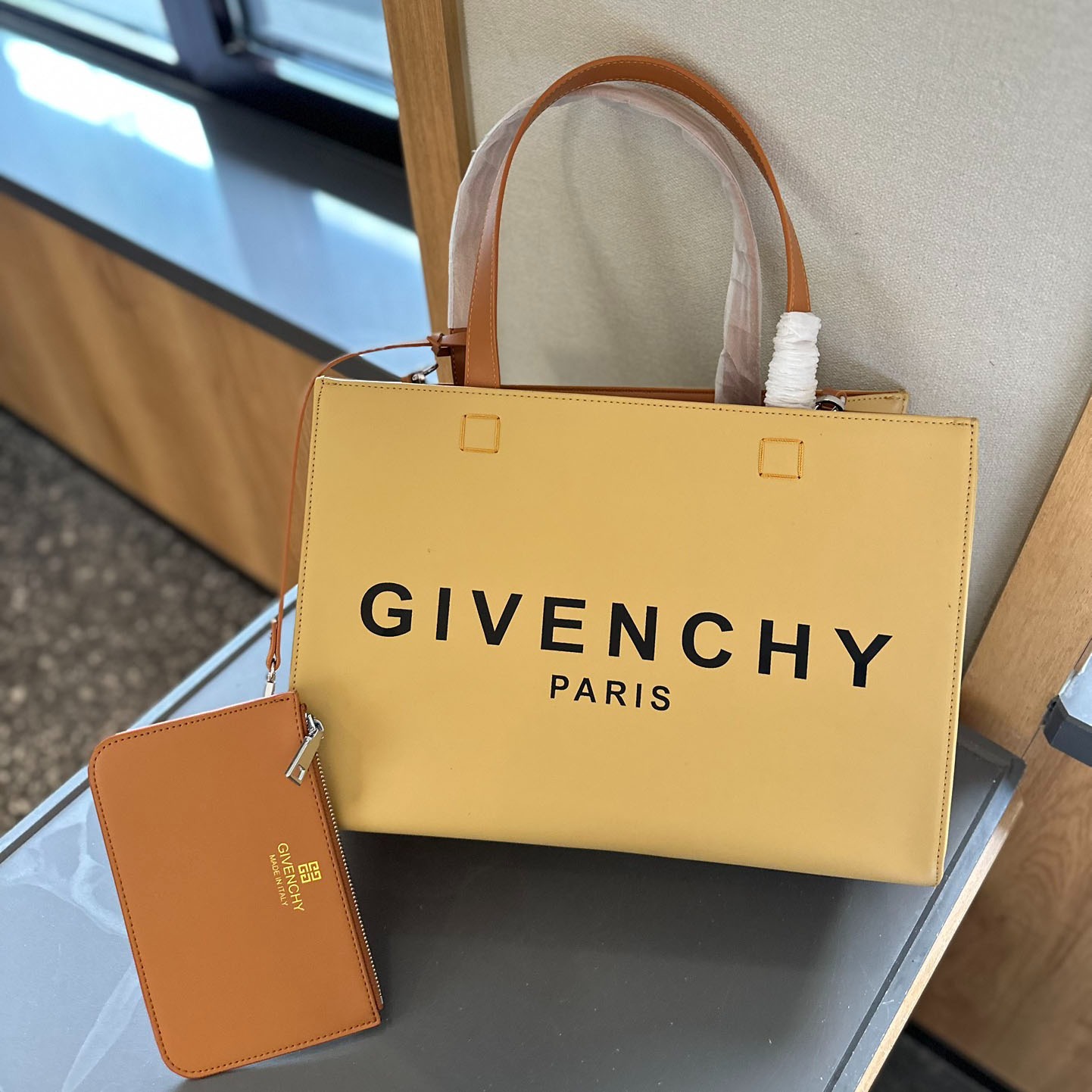 GV Simple Large Tote Z24081204