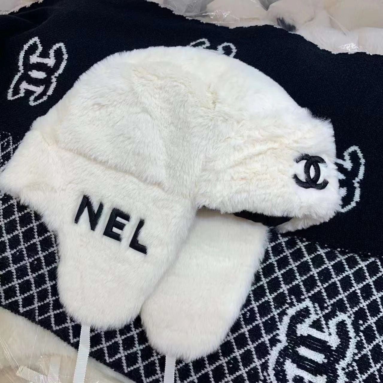 CH Women's Fashion Earmuffs Warm Hat F24081305