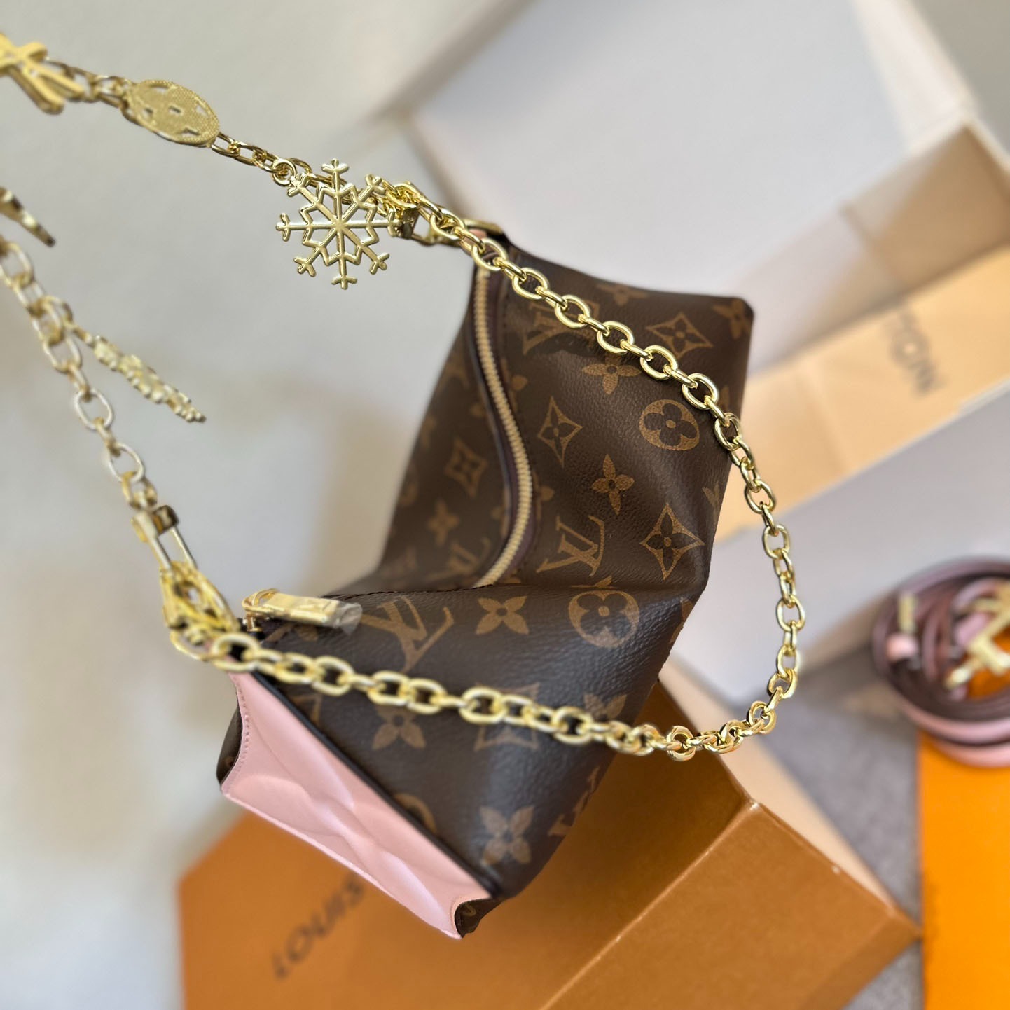 LV Valentine's Day Limited Edition Shoulder Bag F24080206