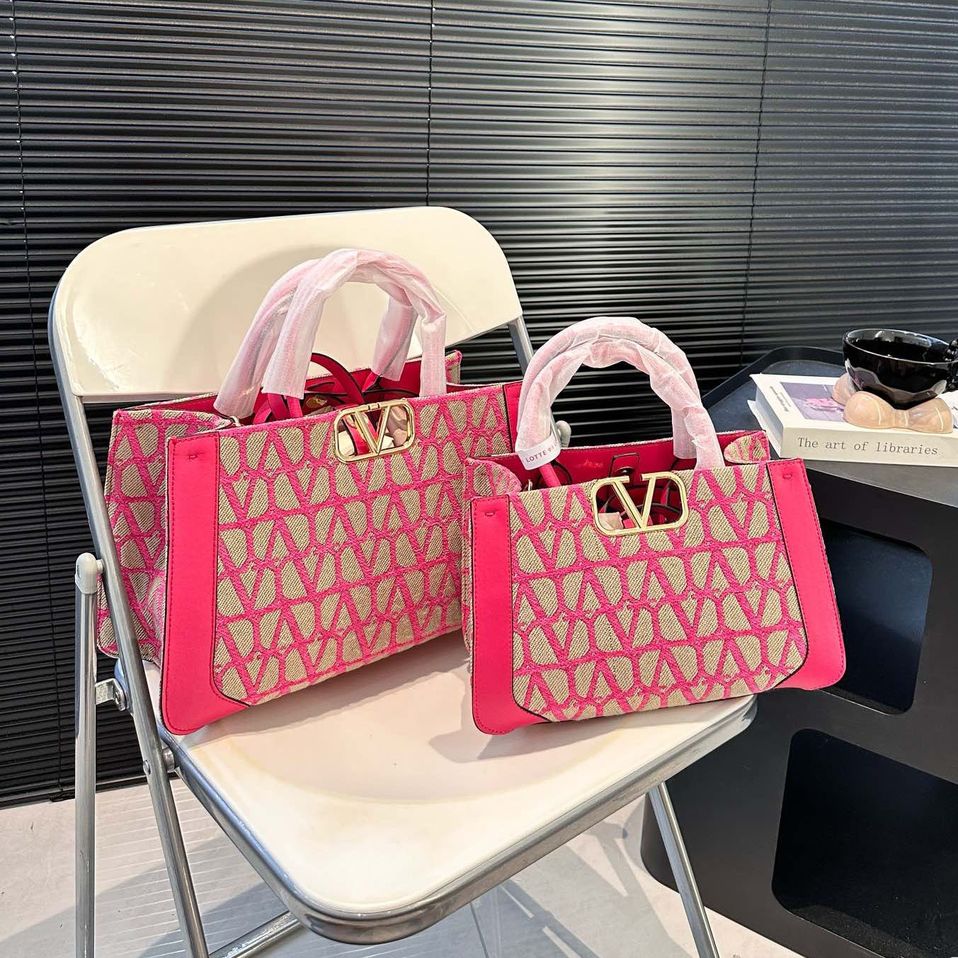 VT Logo Embossed Tote Bag DG24101003