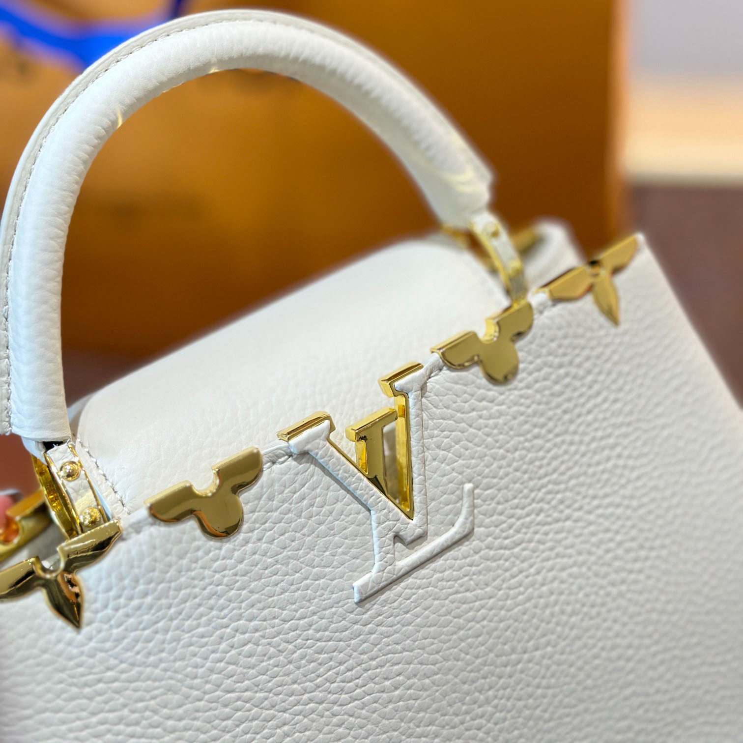 LV Capucines Fashion Calfskin Tote 0124082102