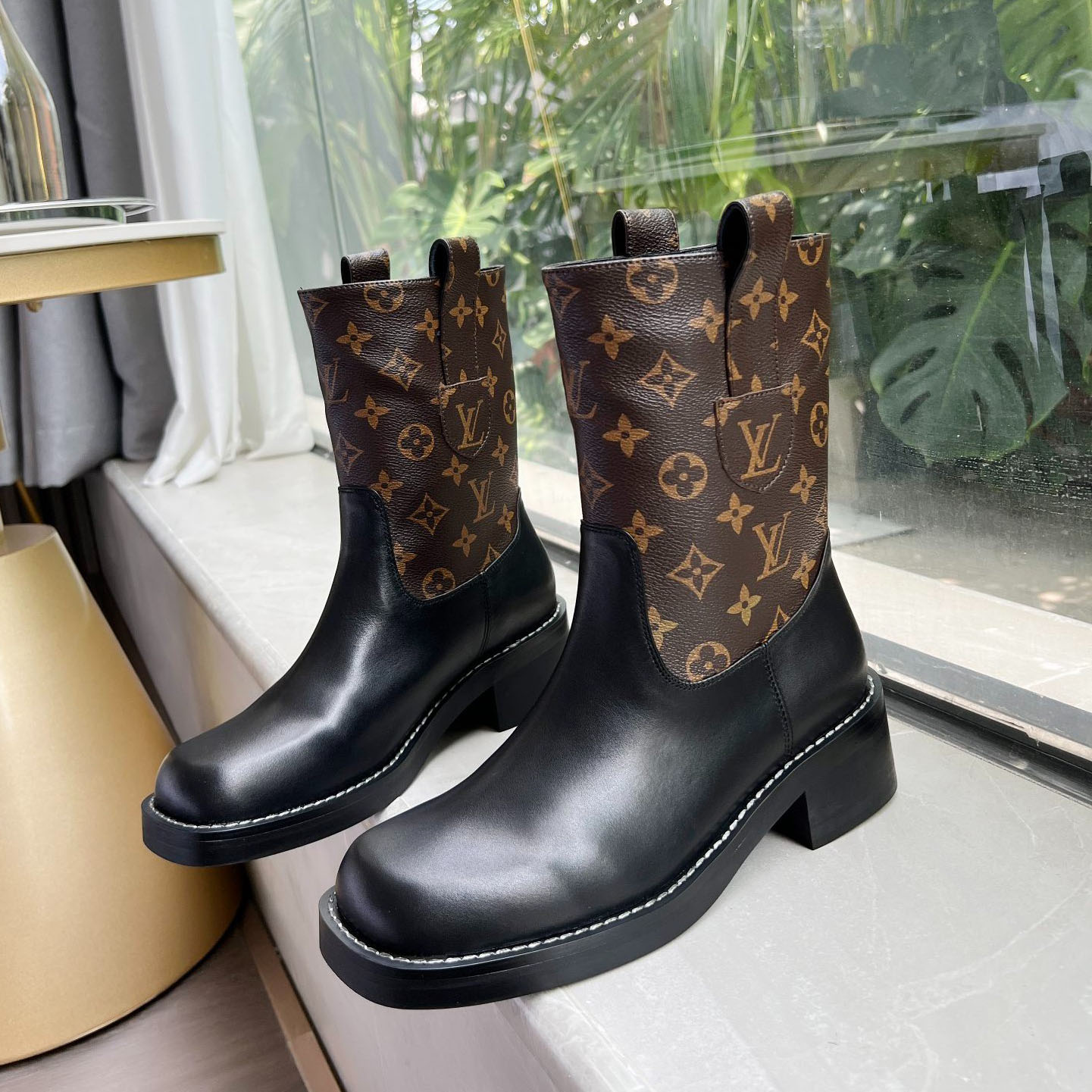 LV New Fashion Ladies ankle Boots MC24092004