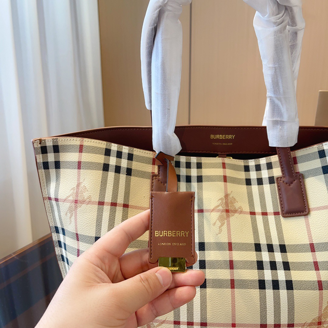 Bur Classic Large Shoulder Bag NG332503