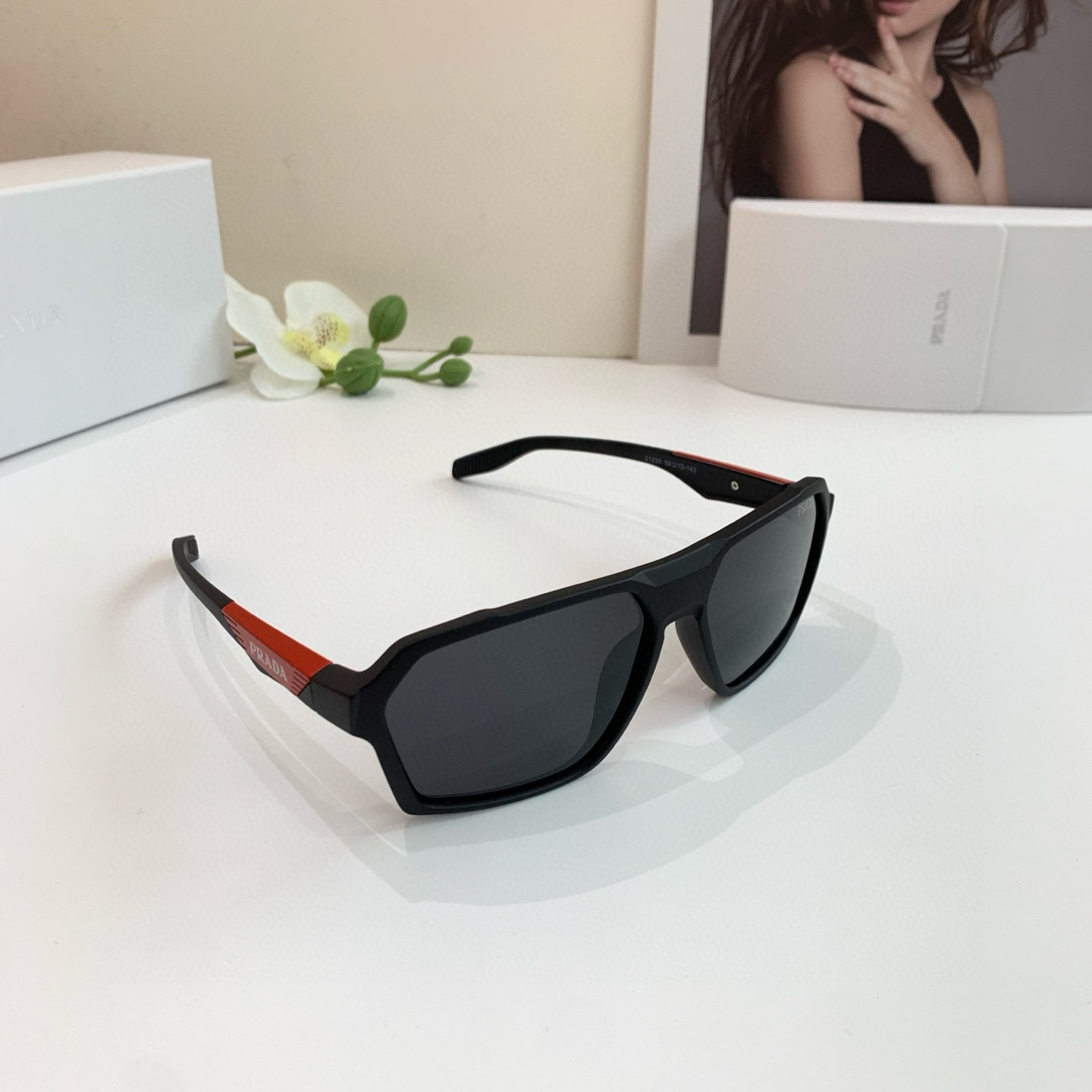 PRA  Celeb-inspired casual square sunglasses  YV24052316