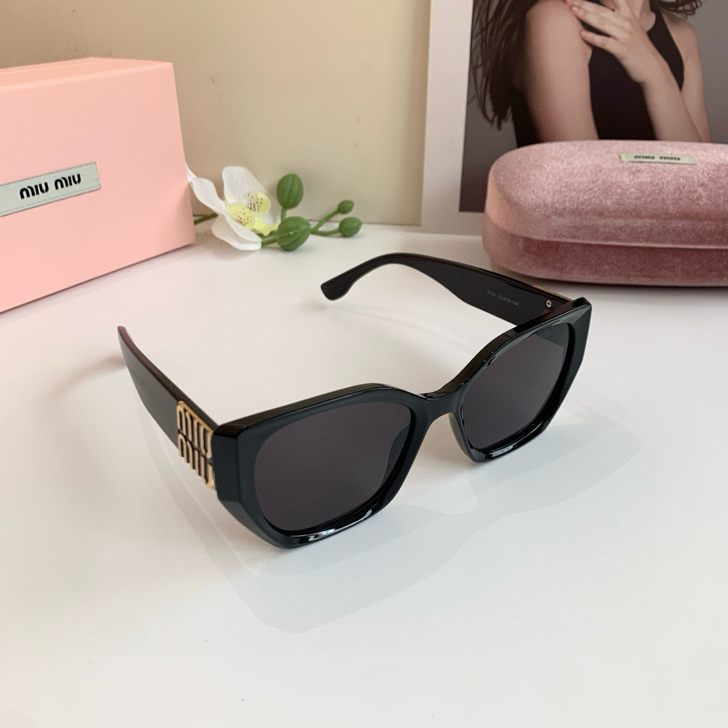 MIU Thick-framed square Women's Sunglasses YV24052310