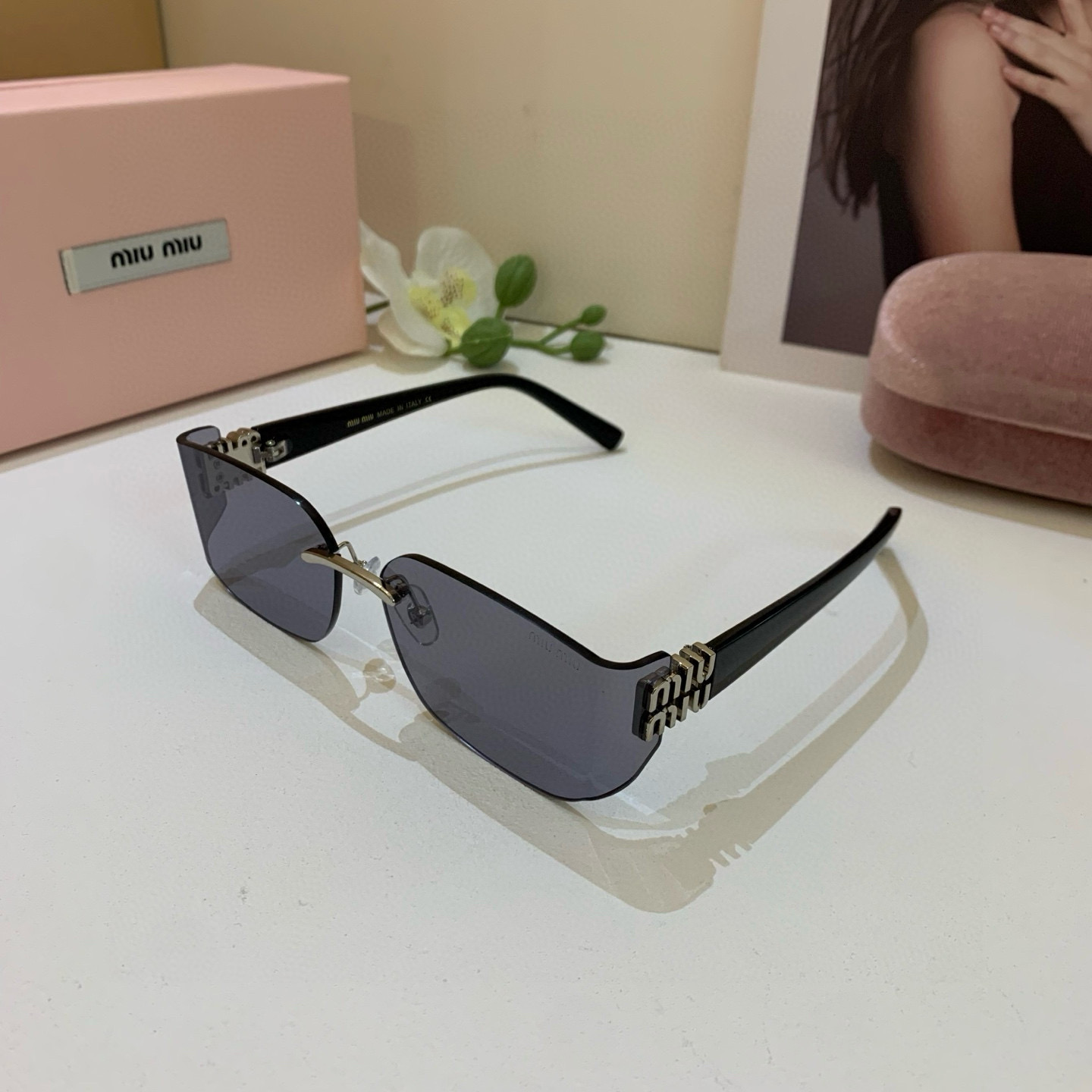 MIU High - end sunscreen square - framed metal glasses YV24052311