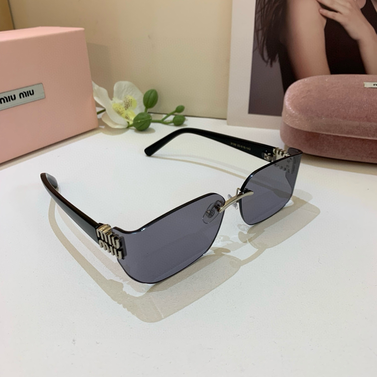 MIU High - end sunscreen square - framed metal glasses YV24052311