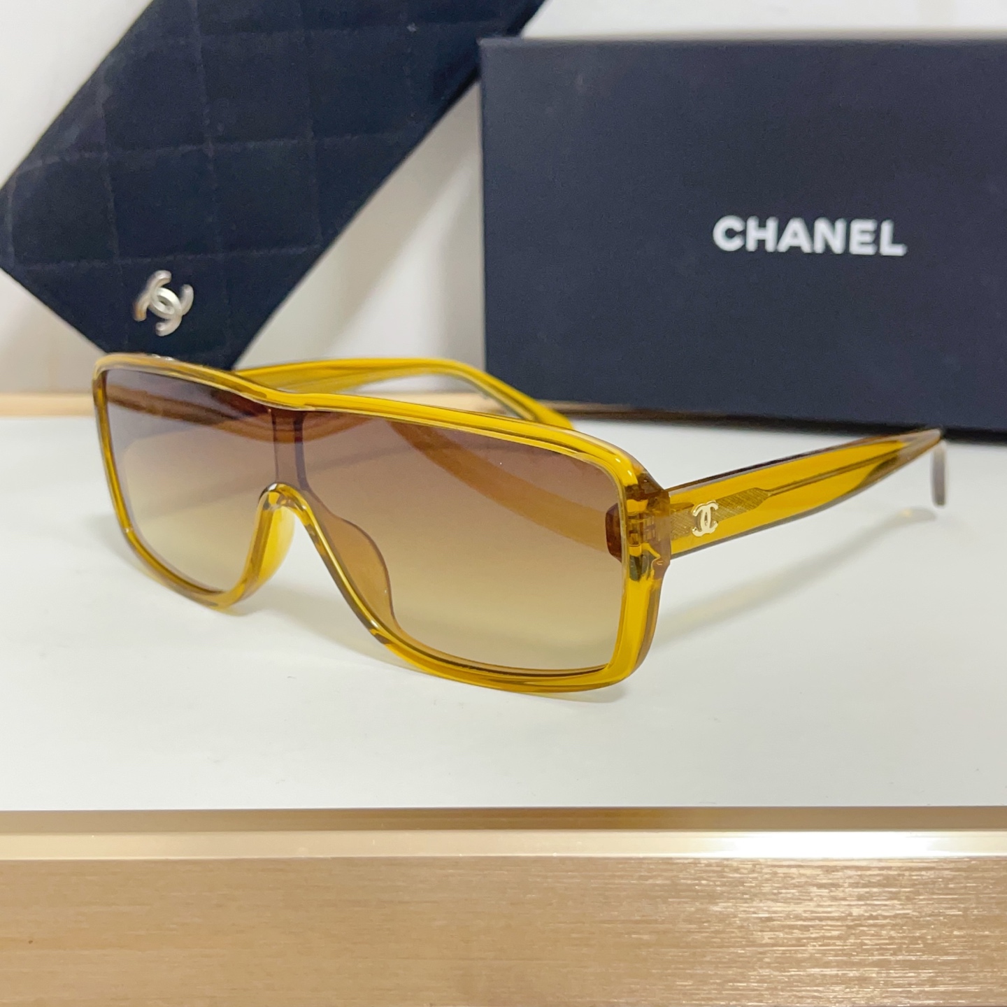 CH Fashionable One - piece square - framed sunglasses  YV240524033
