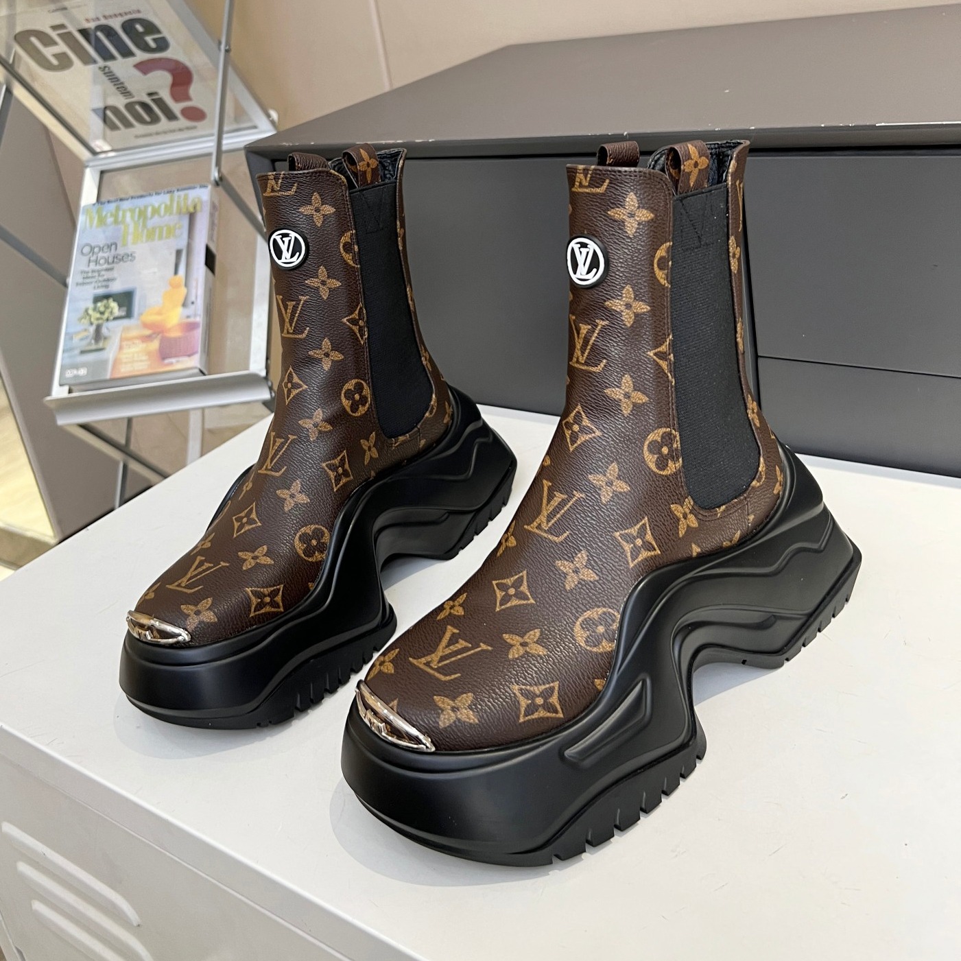 LV Fashion Thick Sole Ankle Boots ST25041505