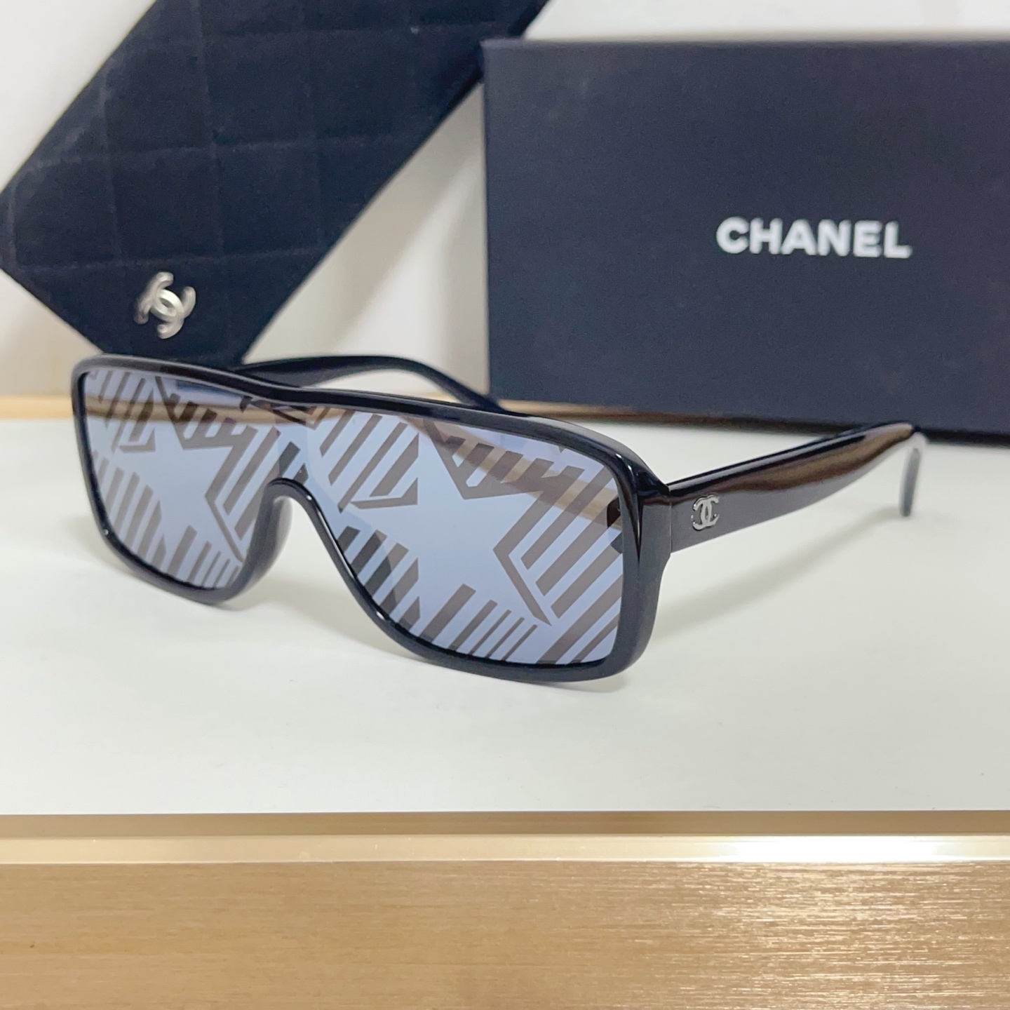 CH Fashionable One - piece square - framed sunglasses  YV240524033