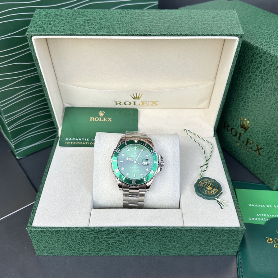 Submariner Green Dial Classic Men's Quartz Watch WS250305