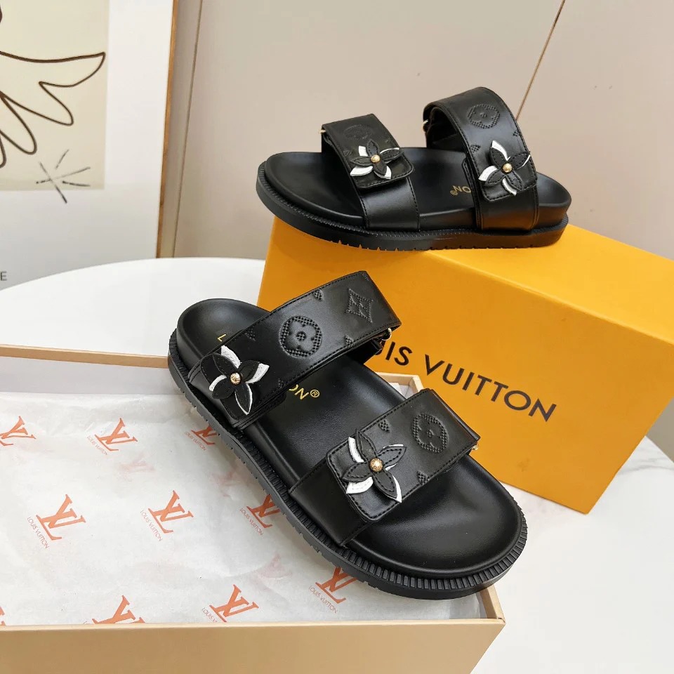 LV 25 Fashionable Versatile Sandals ST25041535