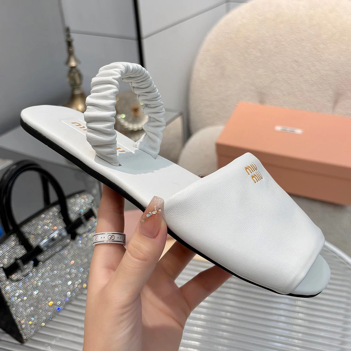 MIU Fashionable women's flat sandals ST25041523