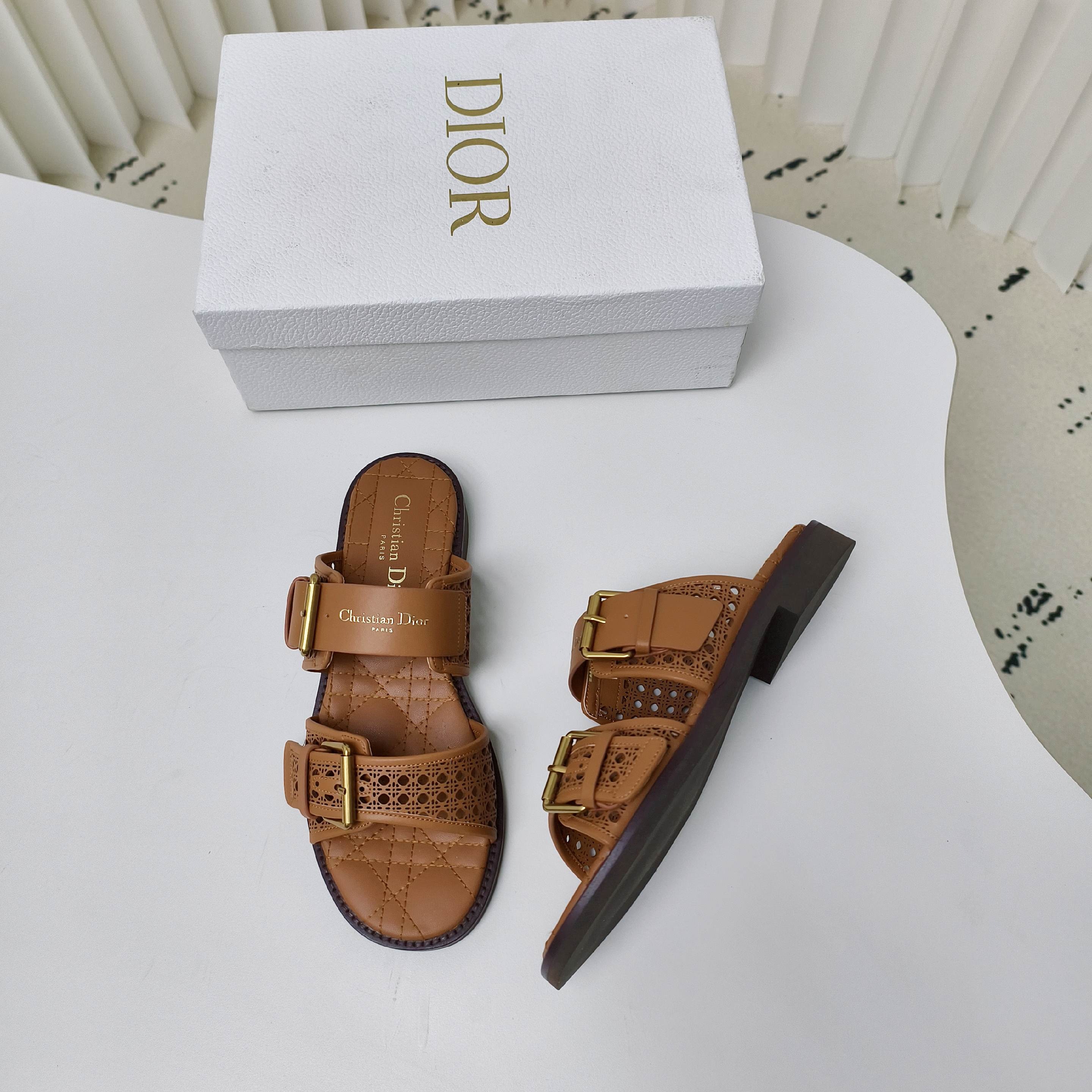 CD Women's Classic Sandals SGM250212