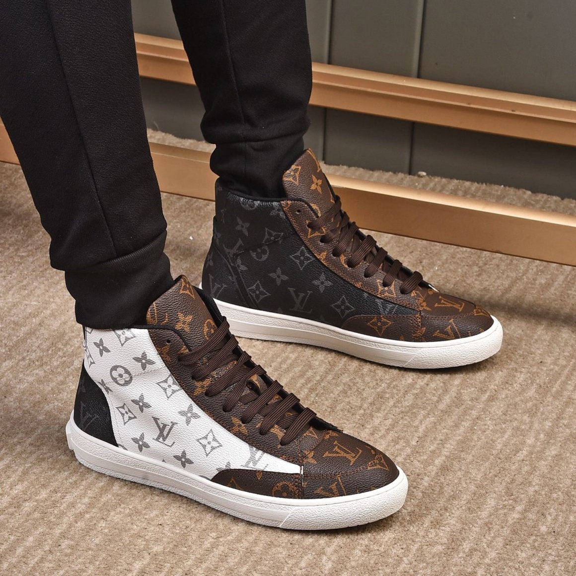 LV Fashion Men's Leather High Top Sneakers TE250403