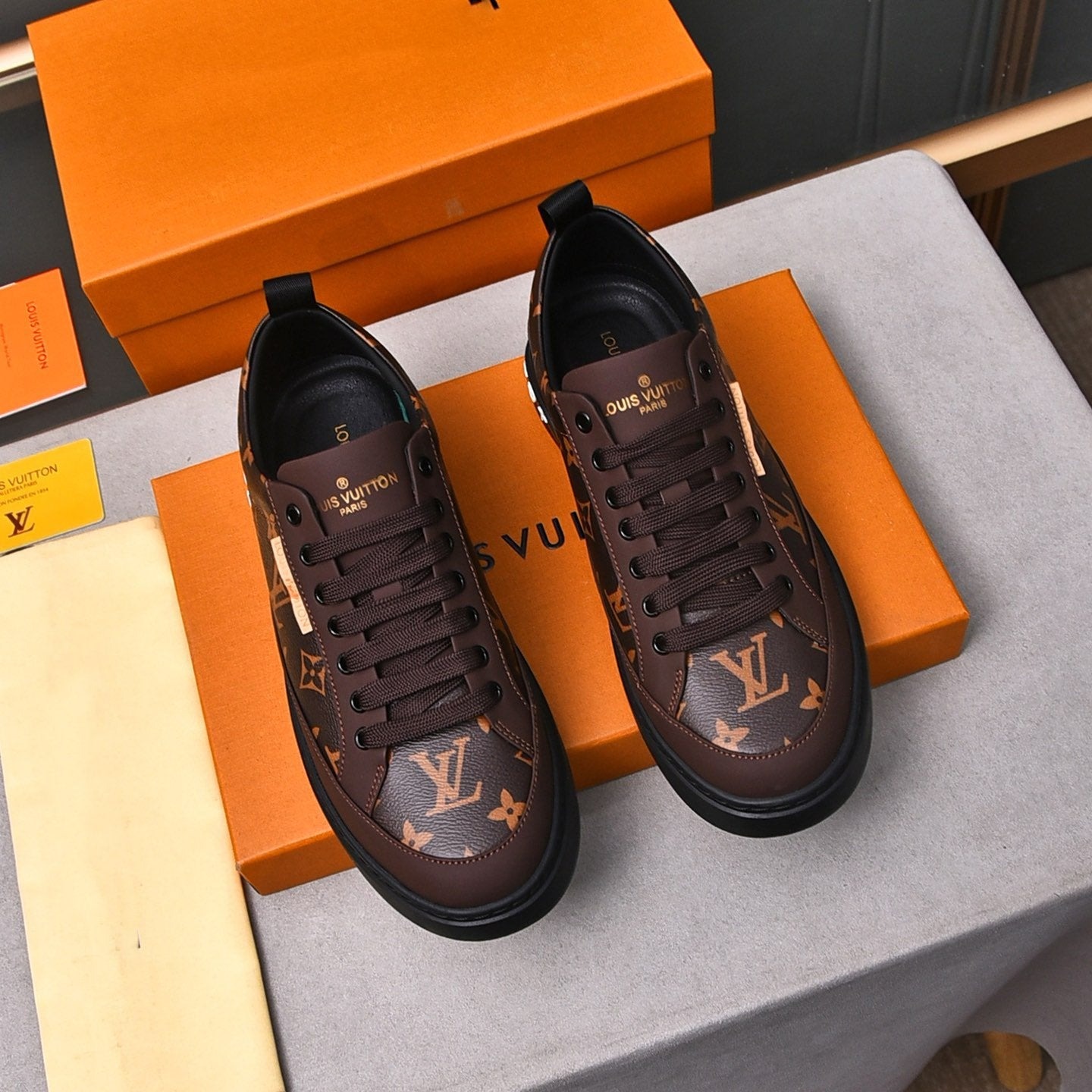 LV Classic Men's Sneakers TE250414