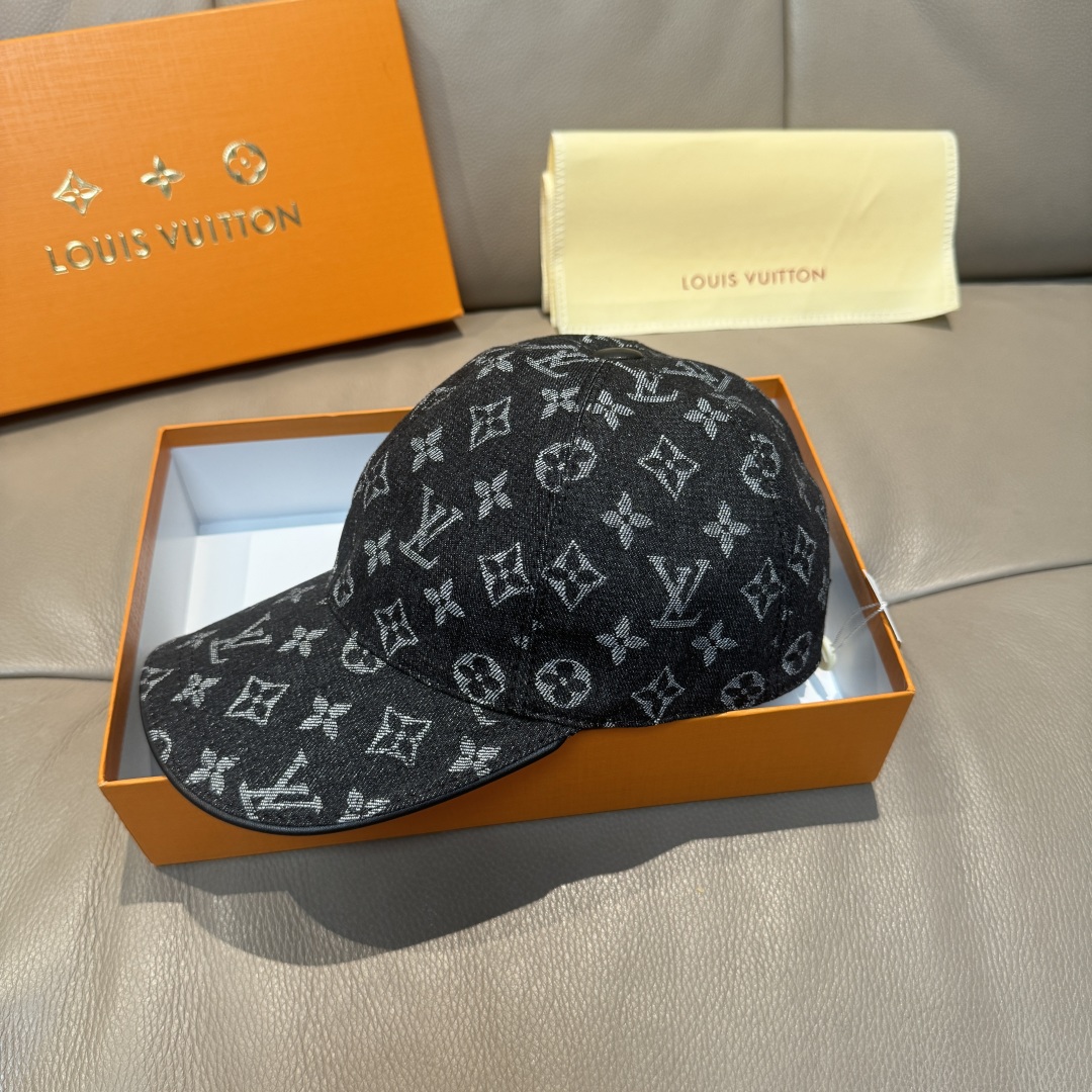 LV Classic Canvas Baseball Cap TE250451