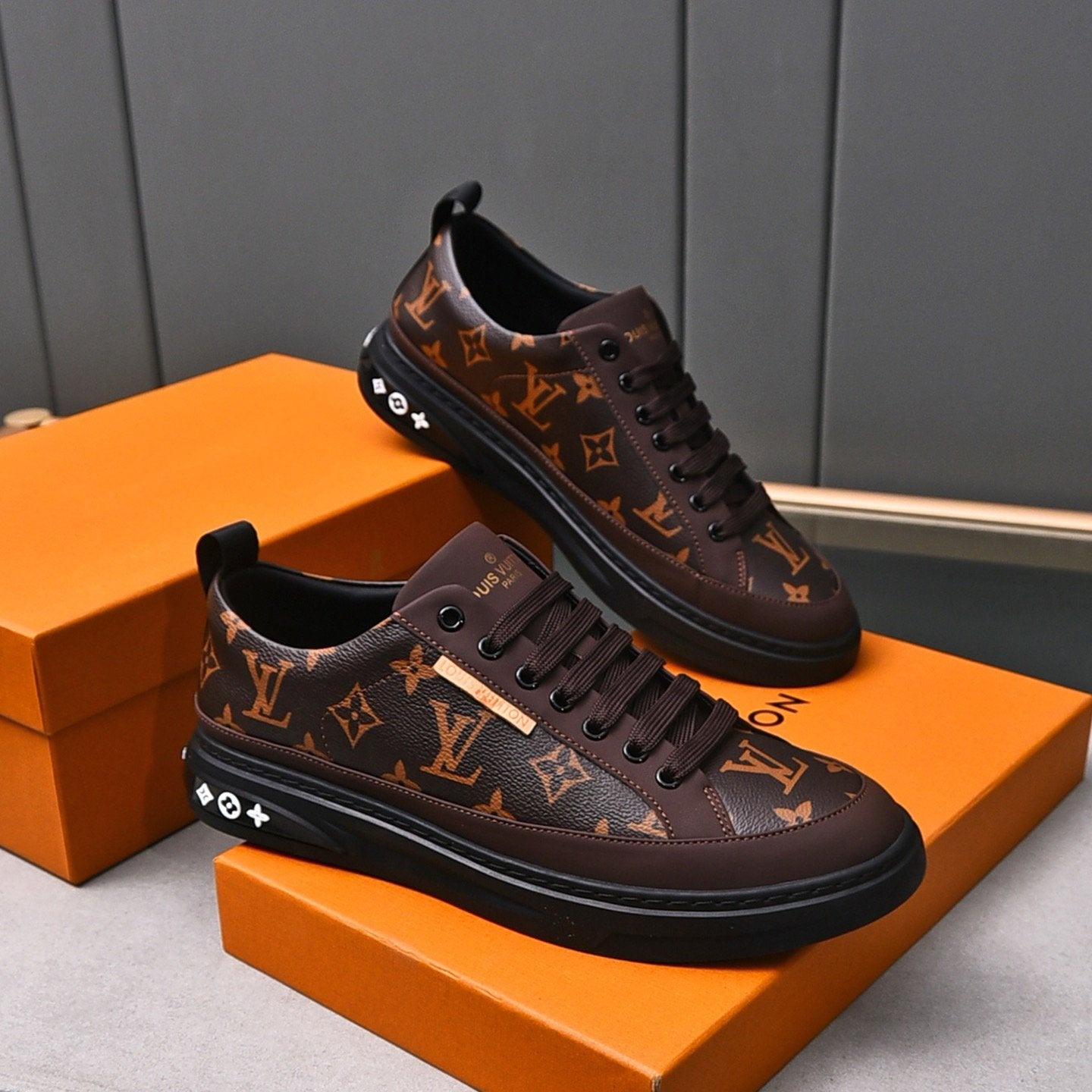 LV Classic Men's Sneakers TE250414