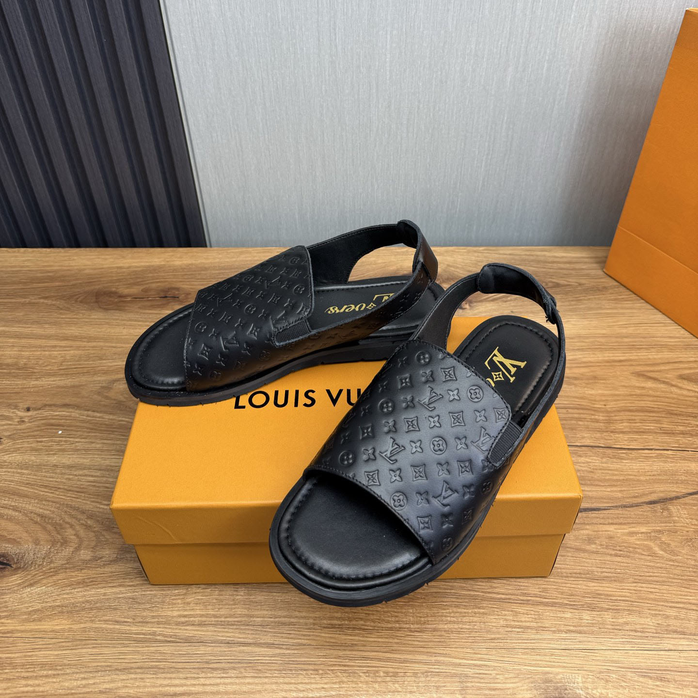 LV Classic Logo Embossed Stylish Men's Slides SY250437