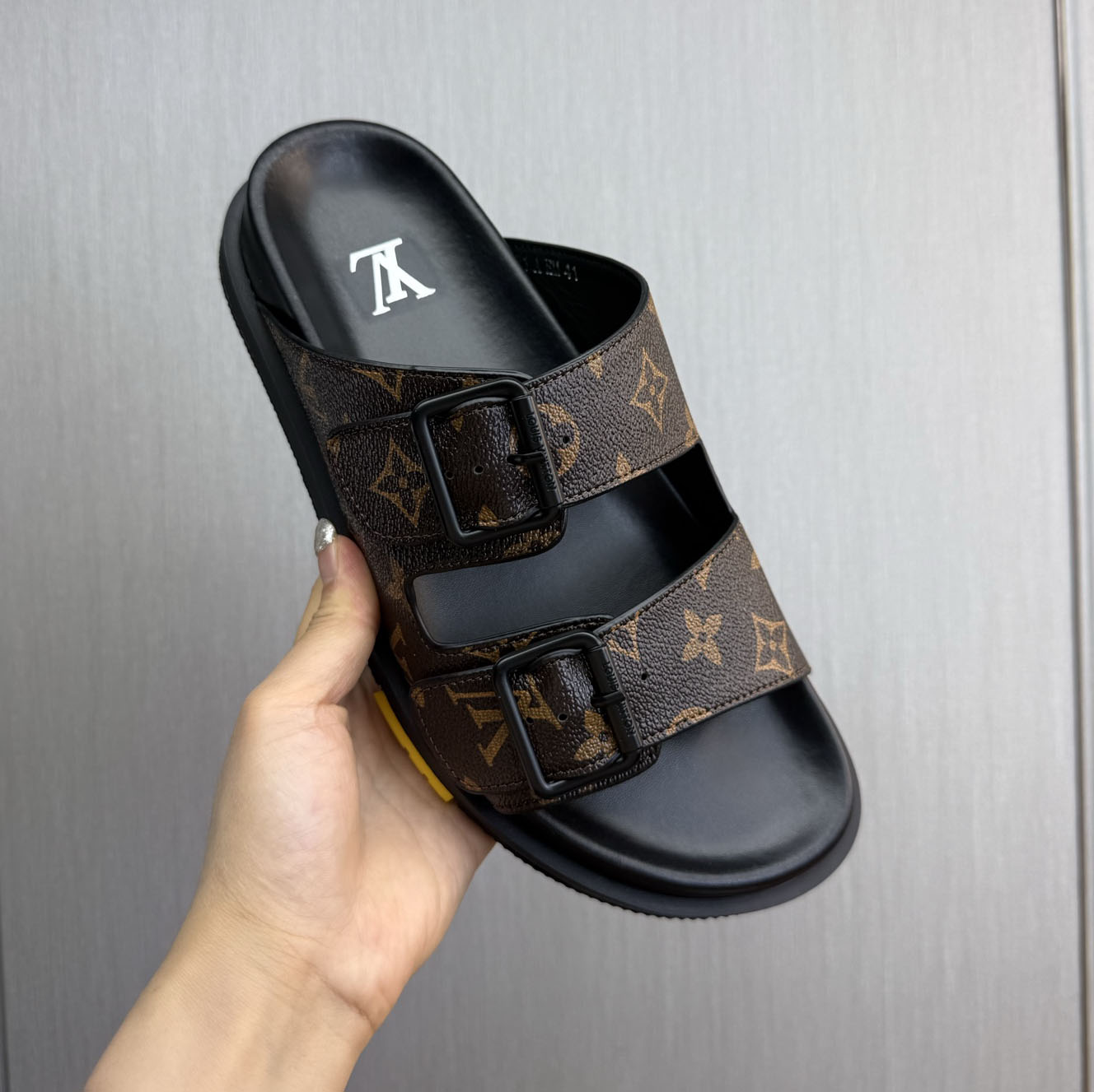 LV Evergreen Style Stylish Men's Sandals SY250438