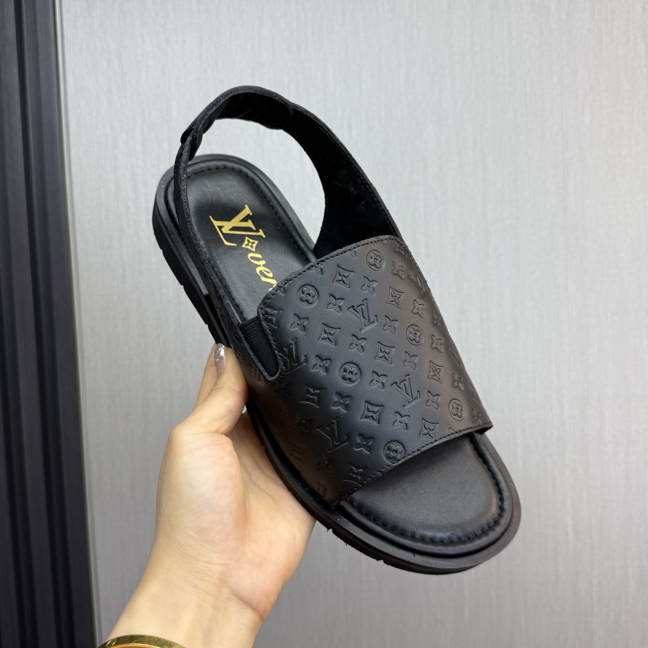 LV Classic Logo Embossed Stylish Men's Slides SY250437