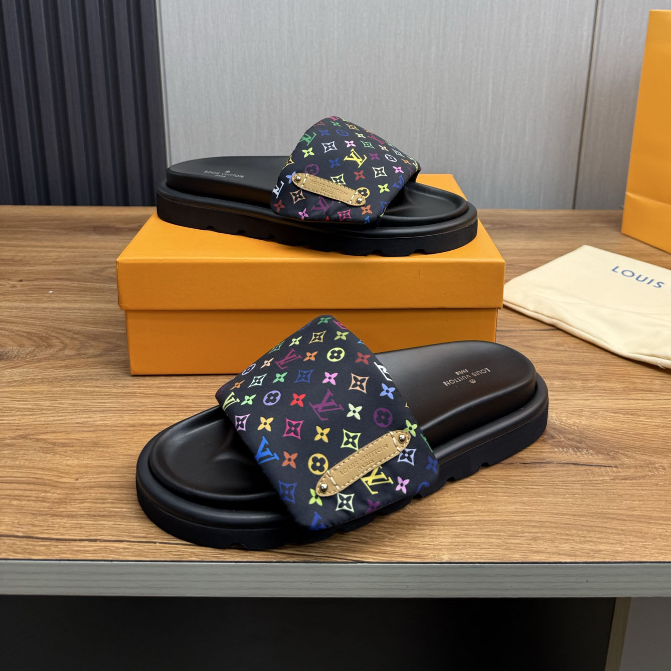 LV Men's Stylish Beach Casual Sandals SY250435