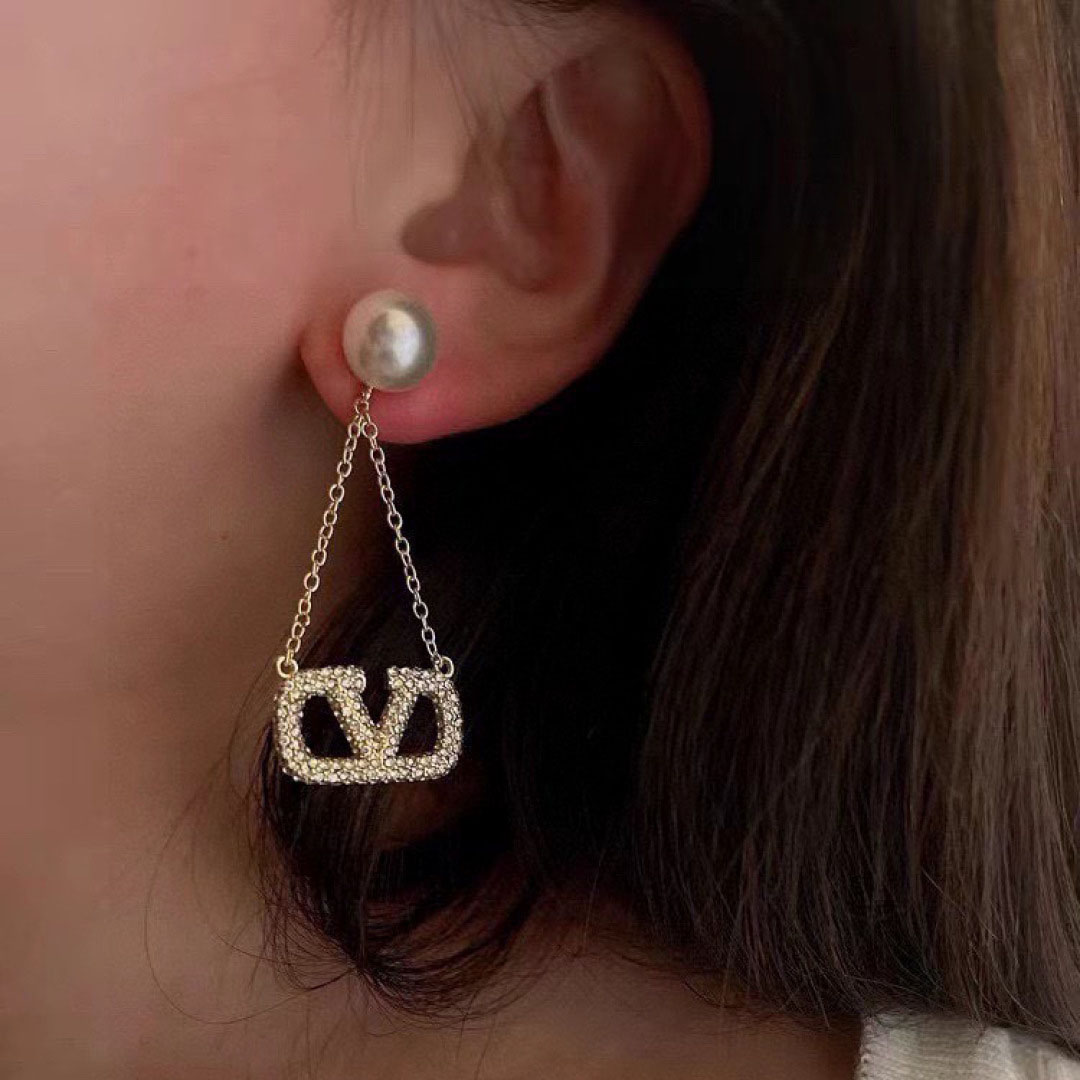 VT Stylish Earrings DF240402