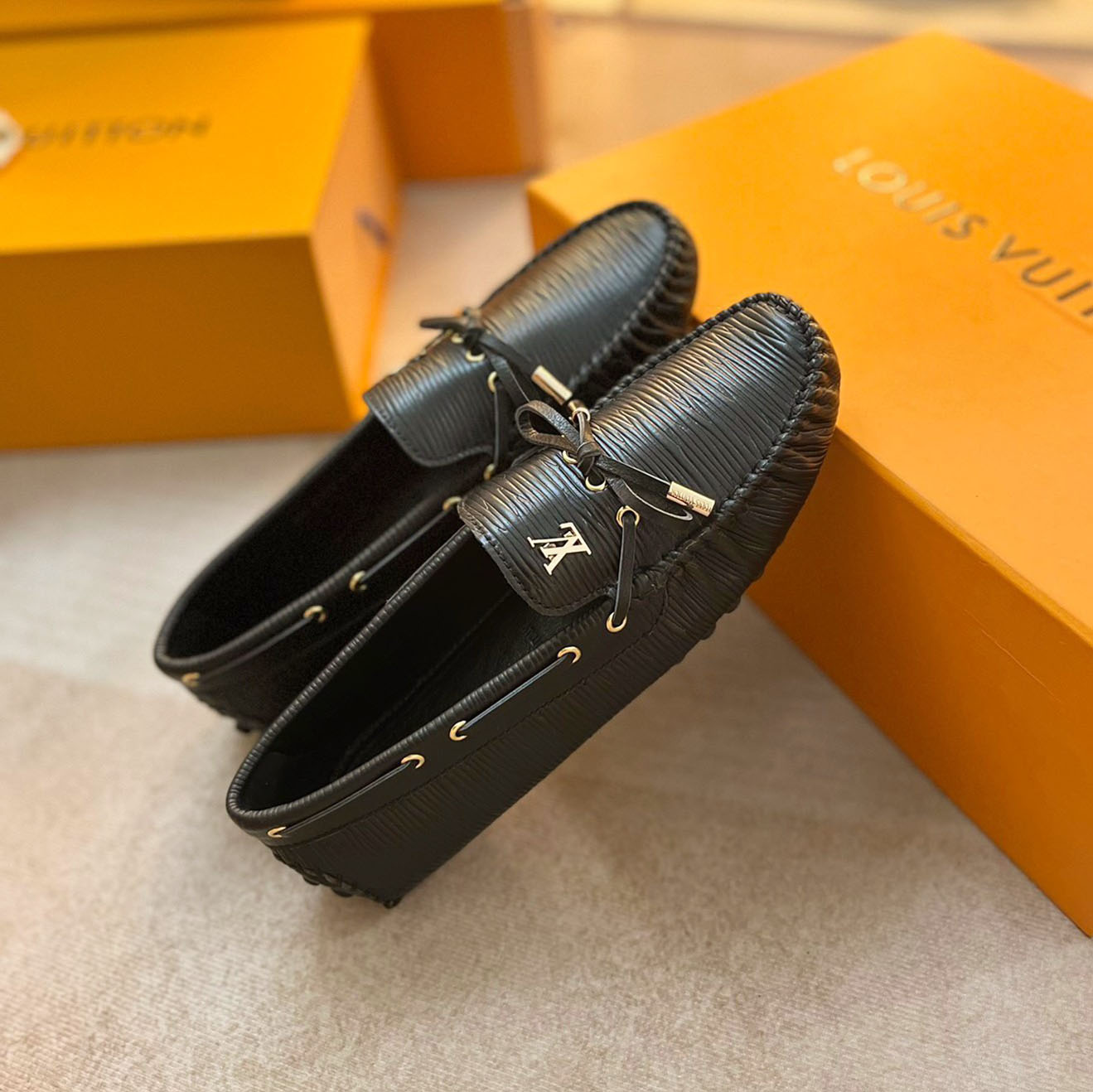 LV Solid Color Emblem Arizona Loafers ED240410