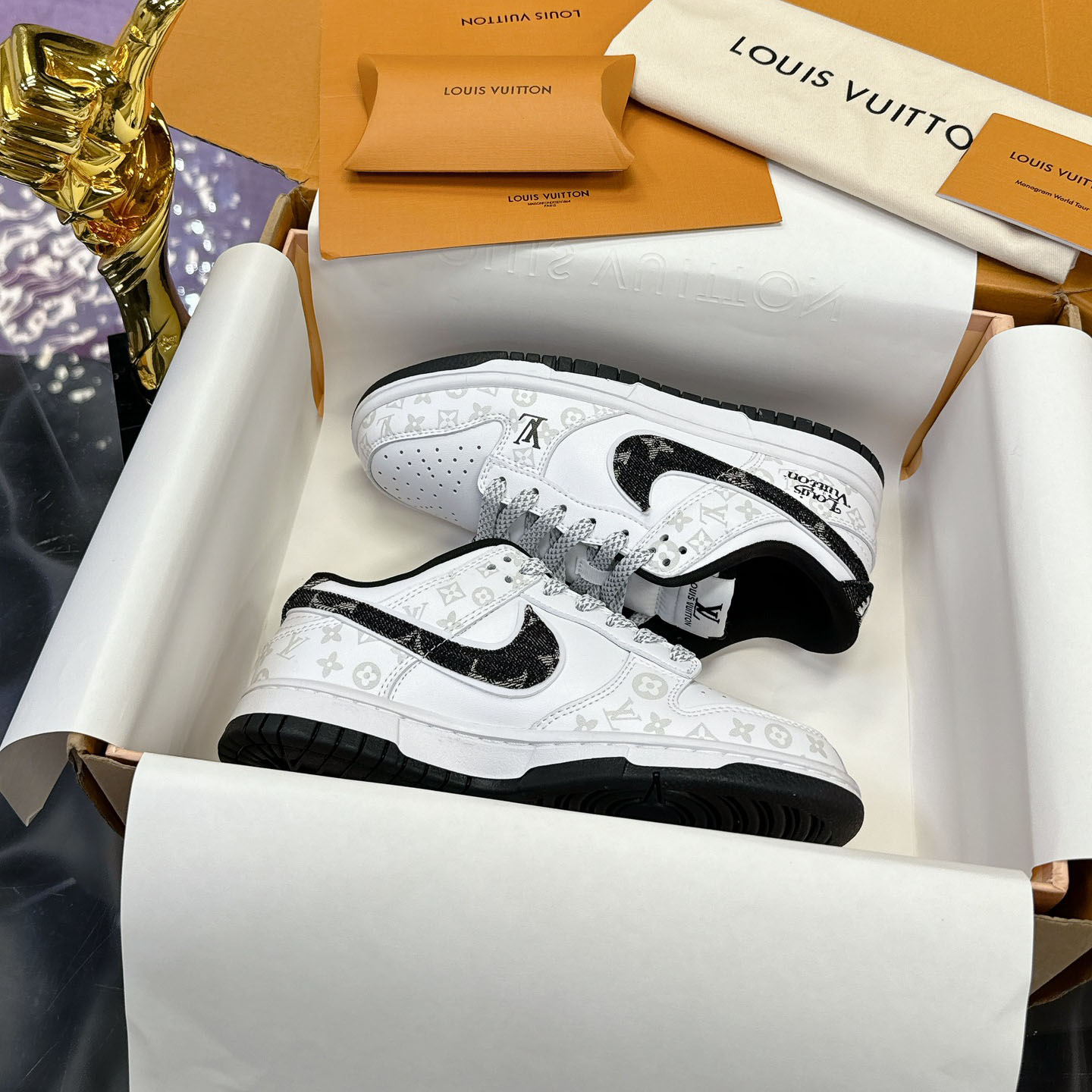 LVxNike Dark Knight Co-Branded Sneakers ED240412