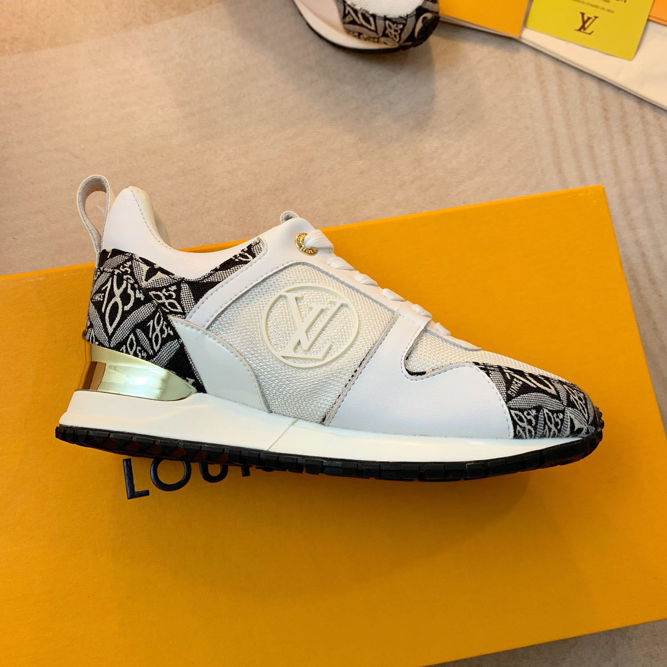 LV Runner Unisex Running Sneakers ED240405