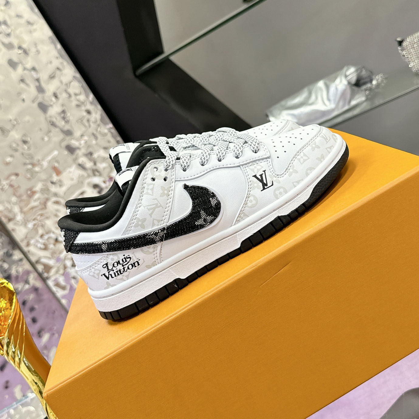 LVxNike Dark Knight Co-Branded Sneakers ED240412