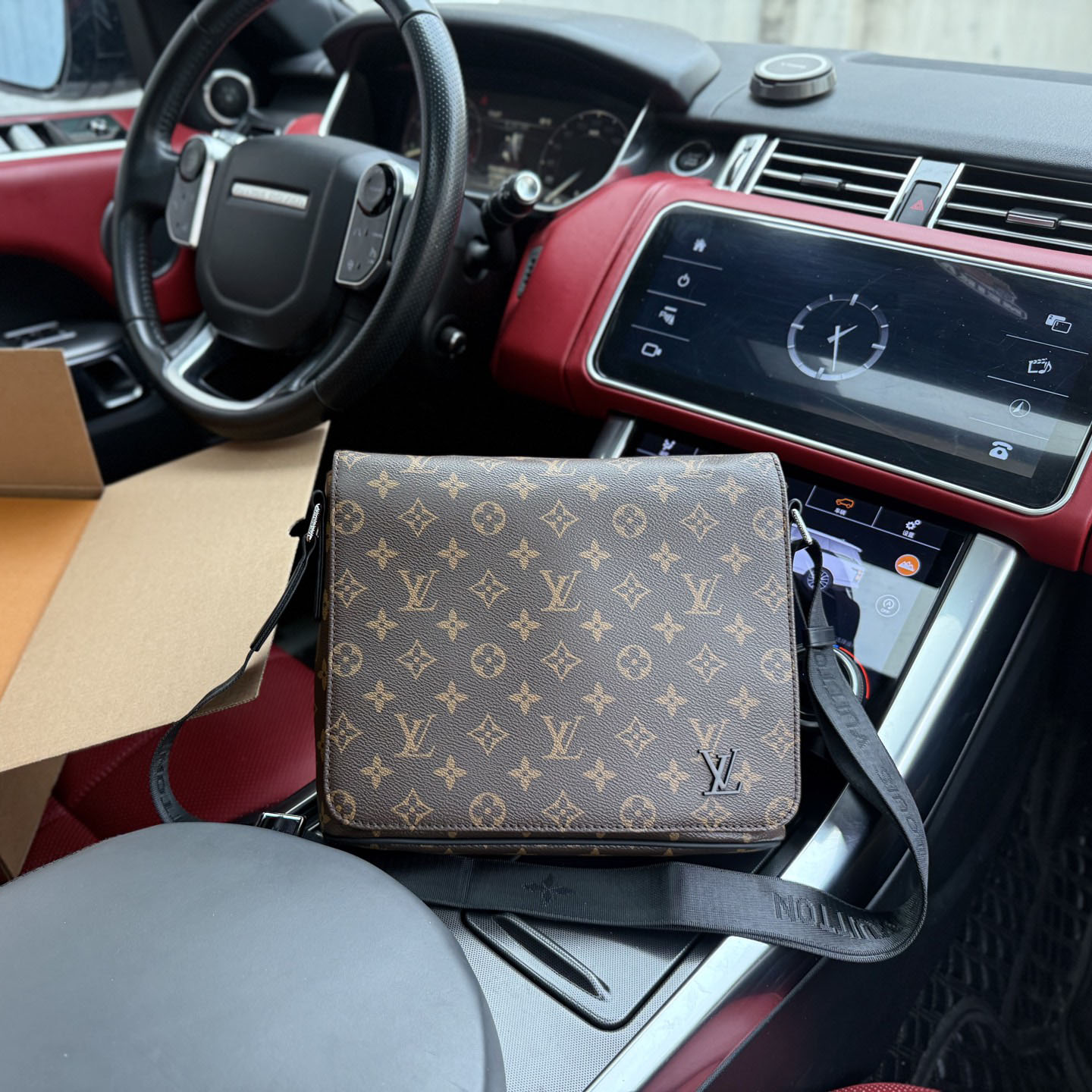 LV District Series Shoulder Bag VK250418