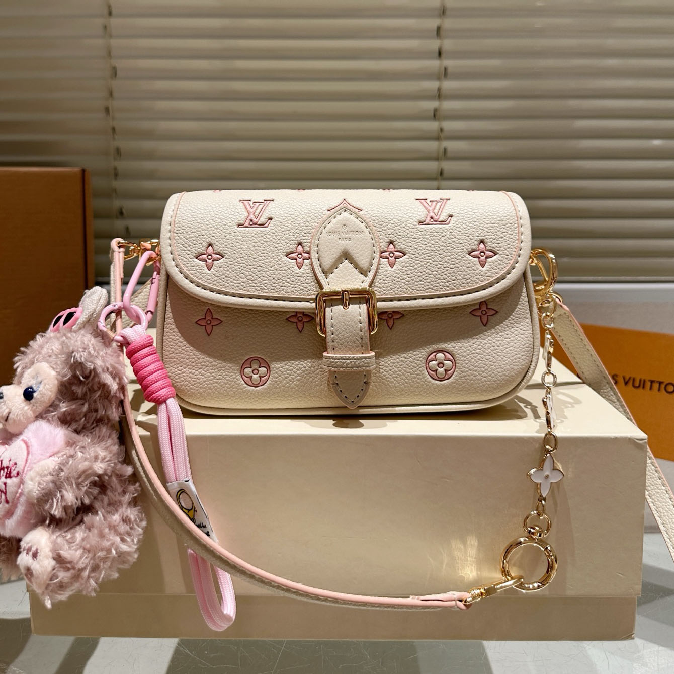 LV Nano Diane Mini ShoulderSTZB250420