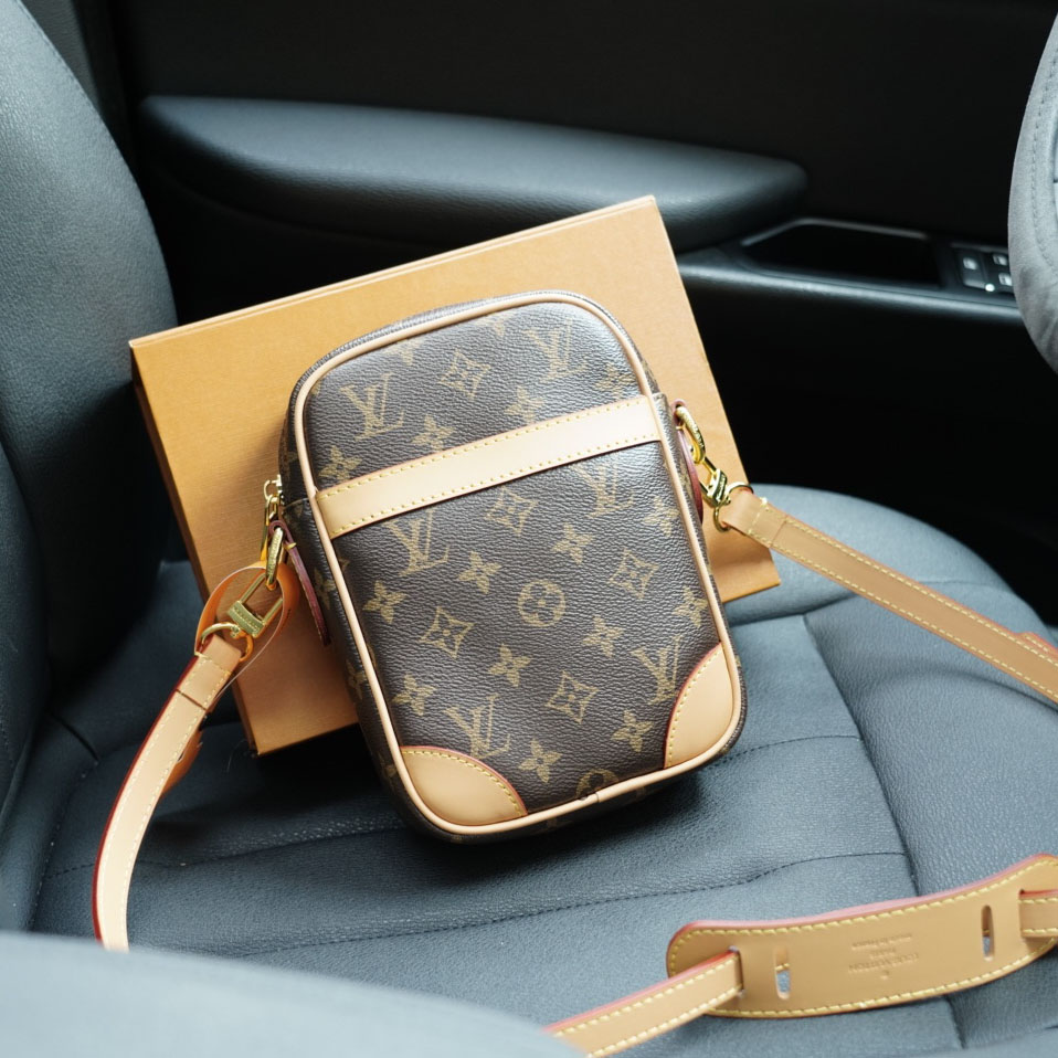 LV Men's Shoulder Bag VK250412