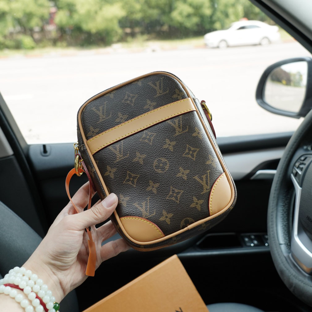 LV Men's Shoulder Bag VK250412