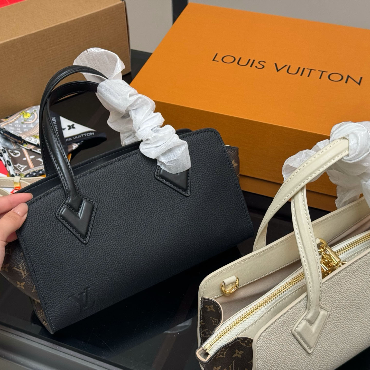 LV Varenne Waterwave Handbag STZB250427