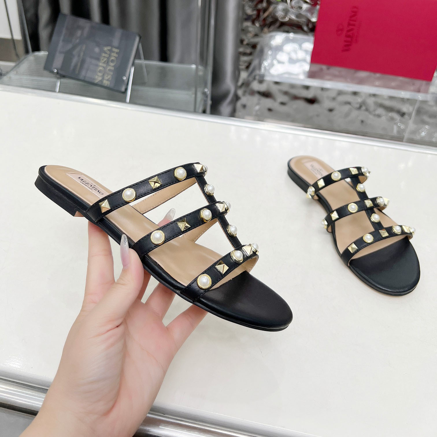 VT Classic Sandals With Pearls STZB250441